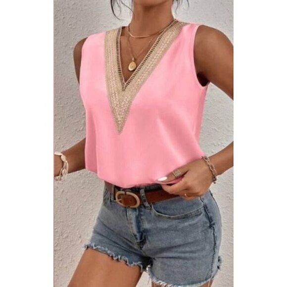New V-Neck Lace Splice Sleeveless Blouse - Picture 3 of 6